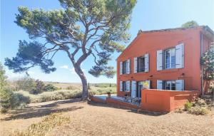 Maisons de vacances Amazing Home In Ouveillan With Outdoor Swimming Pool And 5 Bedrooms : photos des chambres