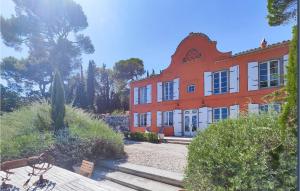 Maisons de vacances Amazing Home In Ouveillan With Outdoor Swimming Pool And 5 Bedrooms : photos des chambres