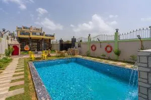StayVista's Badshah Farmstay - Mountain-View Villa with Private Pool, Terrace & Gym - Basi