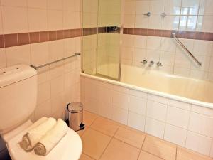 Metropolis Queen Studio with Indoor Pool Balcony