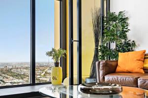 Sky High at Southbank - Sprawling Views and Free Parking