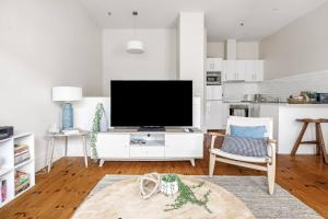 Flinders Lane Solace - Double Storey Heritage Gem