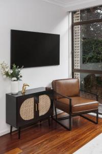 Parisian Chic meets South Yarras Vibrant Locale