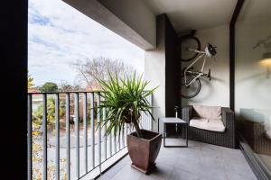 Southside St Kilda Seclusion with Balcony and Parking