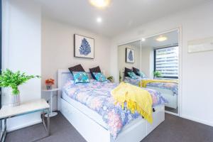 Southbank Splendour - A Sky High Stay with Parking