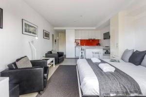 Nicholsons Nest - A Balcony Studio in Funky Fitzroy