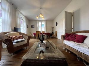 Appartements Maison de caractere coeur du village 1h de Paris : Villa