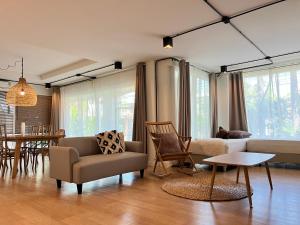 Mini-Me HUBS, Charm Suites & Pool in Old City