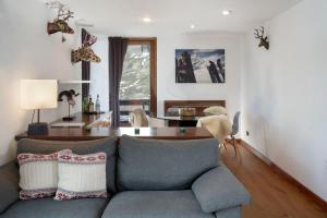 HelloCHALET - Ski to door Apartment with big terrace overlooking skiruns