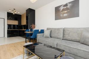 Warsaw Kotsisa Apartments with Parking by Renters