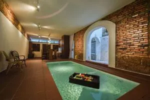 Hidden Mansion with Private Pool - Kampong Morten