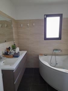 Sejours chez l'habitant Chambre au calme ocean lac foret avec piscine au sel et spa : photos des chambres