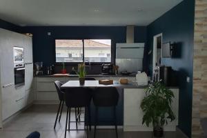 Sejours chez l'habitant Chambre au calme ocean lac foret avec piscine au sel et spa : photos des chambres