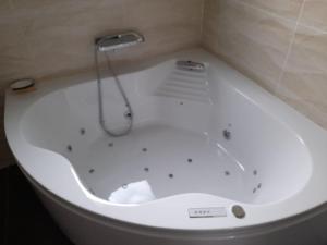 Sejours chez l'habitant Chambre au calme ocean lac foret avec piscine au sel et spa : photos des chambres