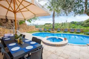 Villa Soldanis 6 Bedroom Villa with private pool - Il-Pergla