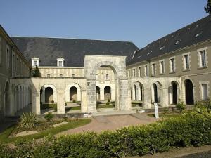 Appartement T3 Lumineux avec Balcon, Garage et Wi-Fi - Plage et Commerces à Proximité - FR-1-92-561