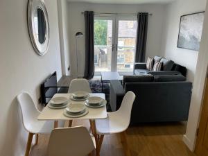 Stylish and Modern 2BR Apartment with Parking