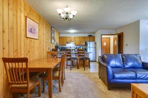 Mtn Condo with Ski Locker and Pools - 3 Mi to Resort!