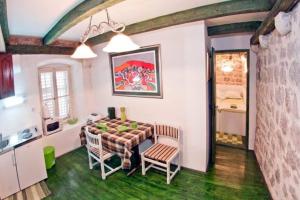 1 Bed Near Old Town - Sleeps 2 w Wifi