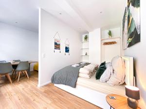 Freundliche Ferienwohnung mit Regendusche, Küche, Waschmaschine&Trockner, TV, WLAN