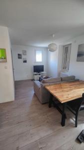 Appartements Logement avec grand balcon dans le Brionnais : photos des chambres