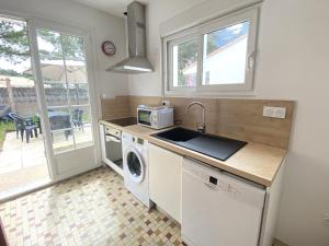 Maisons de vacances Maison familiale avec jardin proche plage - Bretignolles-sur-Mer - FR-1-231-276 : photos des chambres