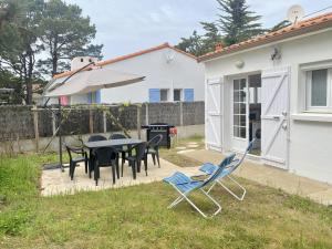 Maisons de vacances Maison familiale avec jardin proche plage - Bretignolles-sur-Mer - FR-1-231-276 : photos des chambres