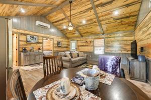 Pet-Friendly Broken Bow Cabin Near Lukfata Creek!