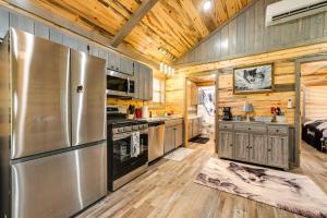 Pet-Friendly Broken Bow Cabin Near Lukfata Creek!