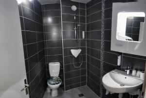 Hotels Logis Les Charmilles Chalon-sur-Saone Sud : Chambre Double Standard