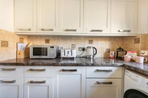 Wapping - Tobacco Docks - Modern Flat