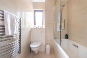 Wapping - Tobacco Docks - Modern Flat