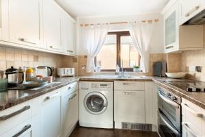 Wapping - Tobacco Docks - Modern Flat