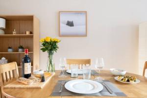 Wapping - Tobacco Docks - Modern Flat