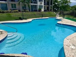 Lovely 2 bedroom condo with pool and beach access - Stella