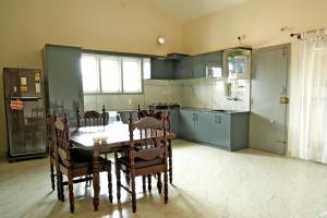 Chimneys Homestay - Full House, Near to Falls & Trek