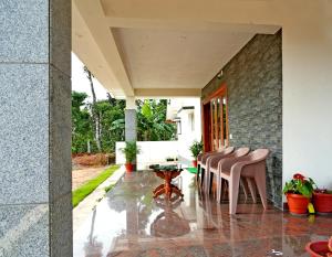 Chimneys Homestay - Full House, Near to Falls & Trek