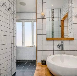 Central sommardröm Visby(AC,Jacuzzi, Bastu,Elbil)