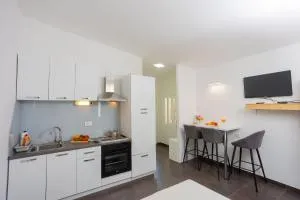 Studio apartman Maris - Stanica Kaštel Stari