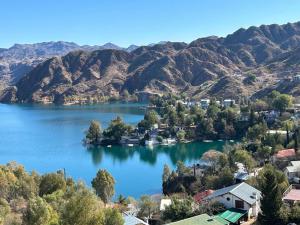 Casa en Los Reyunos, Ubicación perfecta Frente al lago