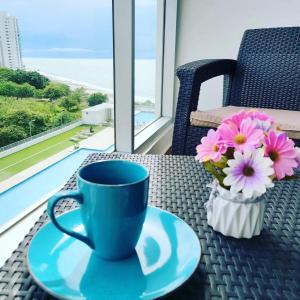 Fantastic Beach condo with pool and mountain views