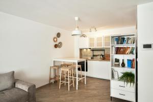 Central flat Wi-Fi & streaming