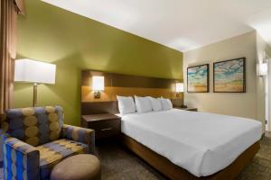 King room with Pool Access - Non-Smoking room in Best Western Plus University Inn