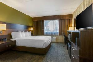 King Room - Non-Smoking room in Best Western Plus University Inn