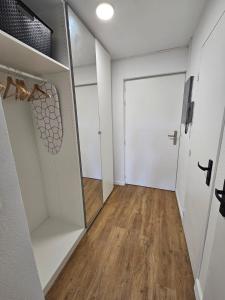 Studio Le Santa-Maria - Fréjus Plage - Tout à pied - Clim - Parking - WIFI - Tout confort