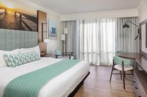 King Room - Disability Access room in Courtyard by Marriott Hutchinson Island Oceanside/Jensen Beach
