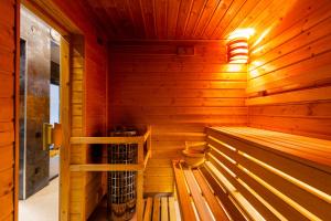 Apartamenty LUX Kalinowa 13 Sauna, Grota Solna by RentiloPL