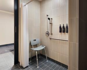Queen Room with Two Queen Beds room in aloft Hotel Leawood Overland Park