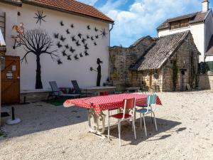 Maisons de vacances Cottage with independent studio in Molesme : photos des chambres