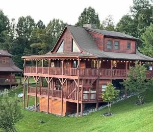 Beautiful Cabin at the New River w/Mountain Views! - Crumpler